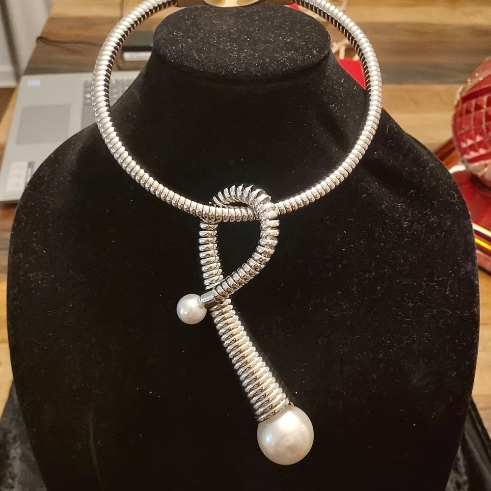 Elegant Silver and Pearl Women's Necklace